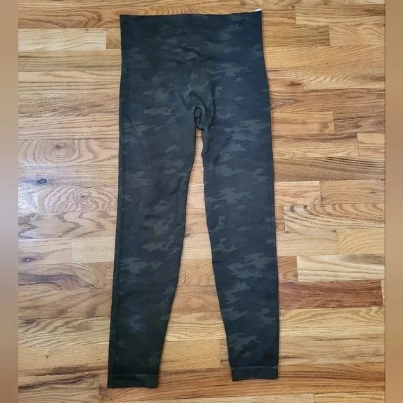 Spanx Look at Me Now Camo Leggings(L) - Picture 3 of 8
